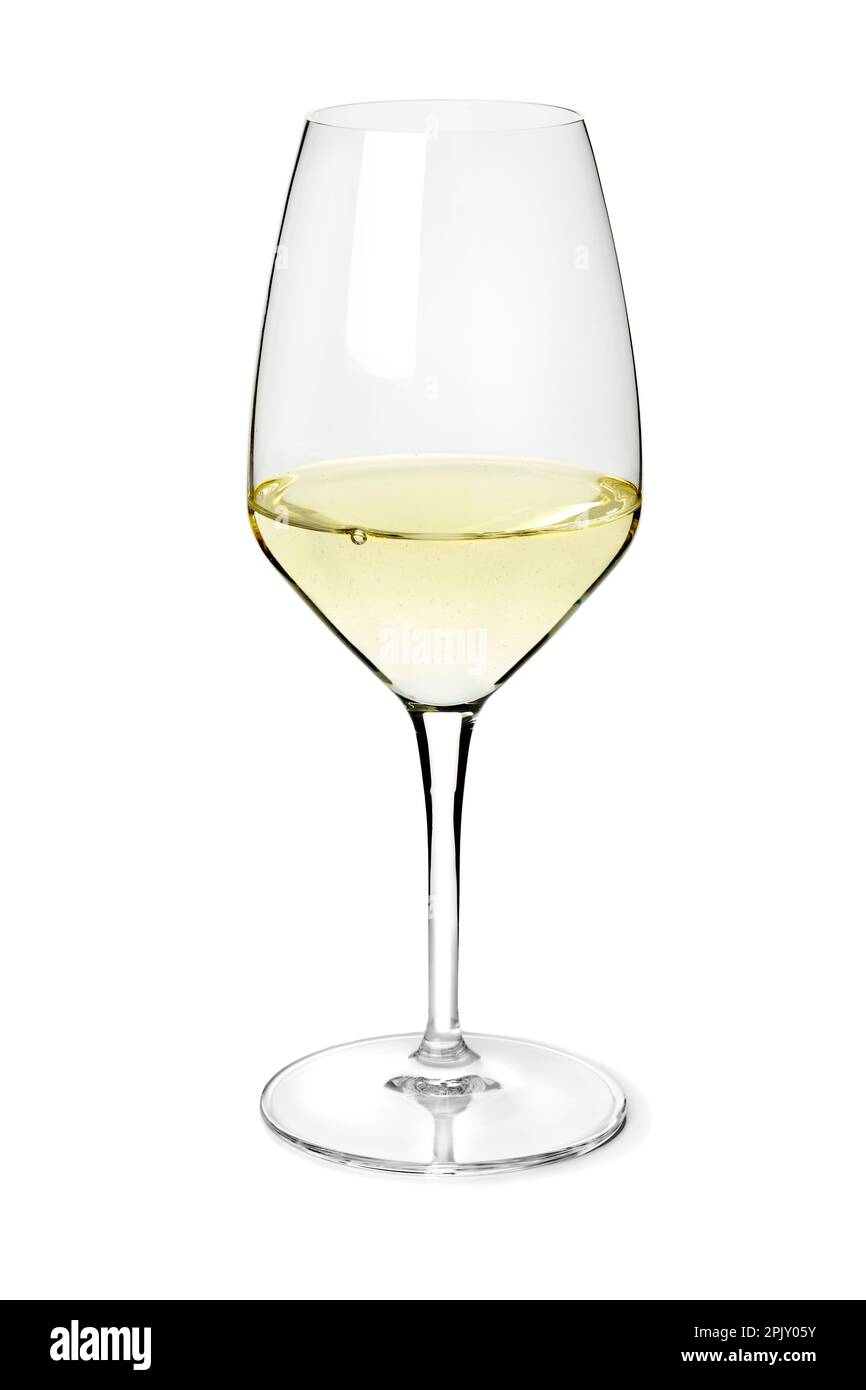 Un seul verre avec vin blanc portugais de Vinho verde gros plan sur fond blanc Banque D'Images