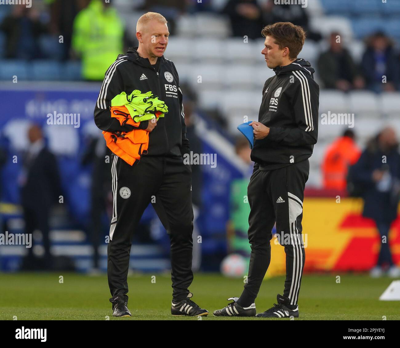 Leicester, Royaume-Uni. 04th avril 2023. Adam Sadler entraîneur en chef de Leicester City pendant le match de pré-match, se réchauffer avant le match de la Premier League Leicester City contre Aston Villa au King Power Stadium, Leicester, Royaume-Uni, 4th avril 2023 (photo de Gareth Evans/News Images) à Leicester, Royaume-Uni le 4/4/2023. (Photo de Gareth Evans/News Images/Sipa USA) Credit: SIPA USA/Alay Live News Banque D'Images