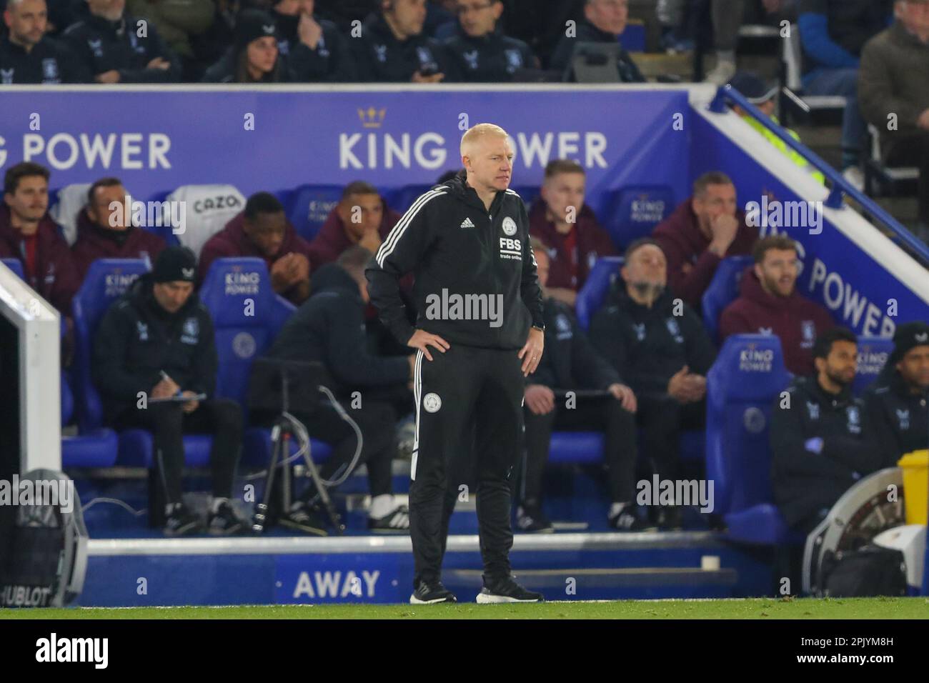 Leicester, Royaume-Uni. 04th avril 2023. Adam Sadler entraîneur en chef de Leicester City regarde pendant le match de Premier League Leicester City contre Aston Villa au King Power Stadium, Leicester, Royaume-Uni, 4th avril 2023 (photo de Gareth Evans/News Images) à Leicester, Royaume-Uni le 4/4/2023. (Photo de Gareth Evans/News Images/Sipa USA) Credit: SIPA USA/Alay Live News Banque D'Images