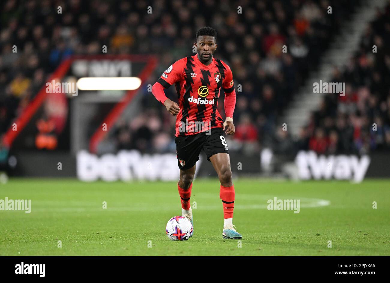 4th avril 2023 ; Vitality Stadium, Boscombe, Dorset, Angleterre : Premier League football, AFC Bournemouth contre Brighton et Hove Albion ; Jefferson Lerma de Bournemouth fait avancer le ballon Banque D'Images