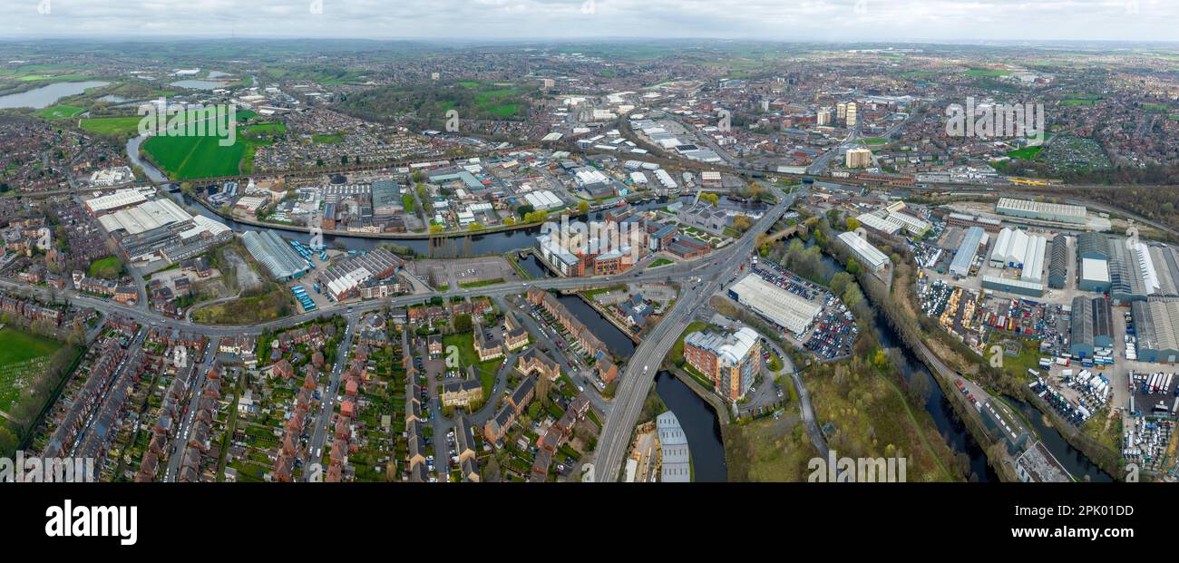 Centre-ville de Wakefield. Vue aérienne de la ville du West Yorkshire, de la cathédrale et de la rivière calder Banque D'Images