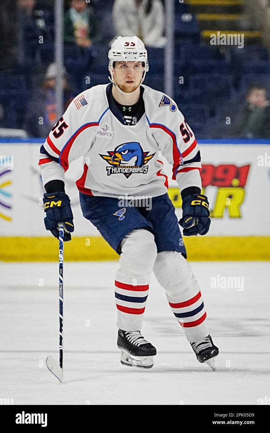 Bridgeport, Connecticut, États-Unis. 4th avril 2023. Les Thunderbirds de Springfield Dmitri Samorukov (55) skate lors d'un match de la Ligue américaine de hockey contre les Bridgeport Islanders à la Total Mortgage Arena à Bridgeport, Connecticut. Rusty Jones/Cal Sport Media/Alamy Live News Banque D'Images