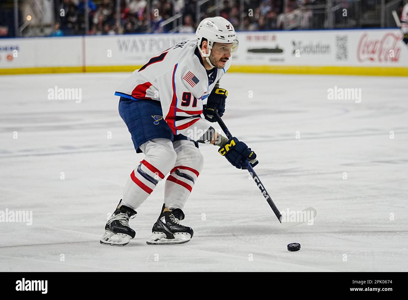 Bridgeport, Connecticut, États-Unis. 4th avril 2023. Springfield Thunderbirds Martin Frk''¨ (91) skate lors d'un match de la Ligue américaine de hockey contre les Bridgeport Islanders à la Total Mortgage Arena de Bridgeport, Connecticut. Rusty Jones/Cal Sport Media/Alamy Live News Banque D'Images