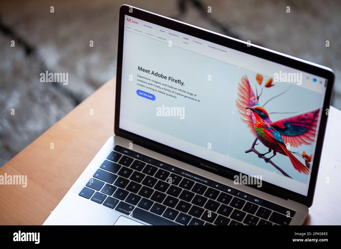 ITALIE - 4 avril 2023 : site Web d'Adobe Firefly affiché sur l'écran de l'ordinateur portable mac. Adobe a annoncé la version bêta de son outil ai Art Generator. Banque D'Images