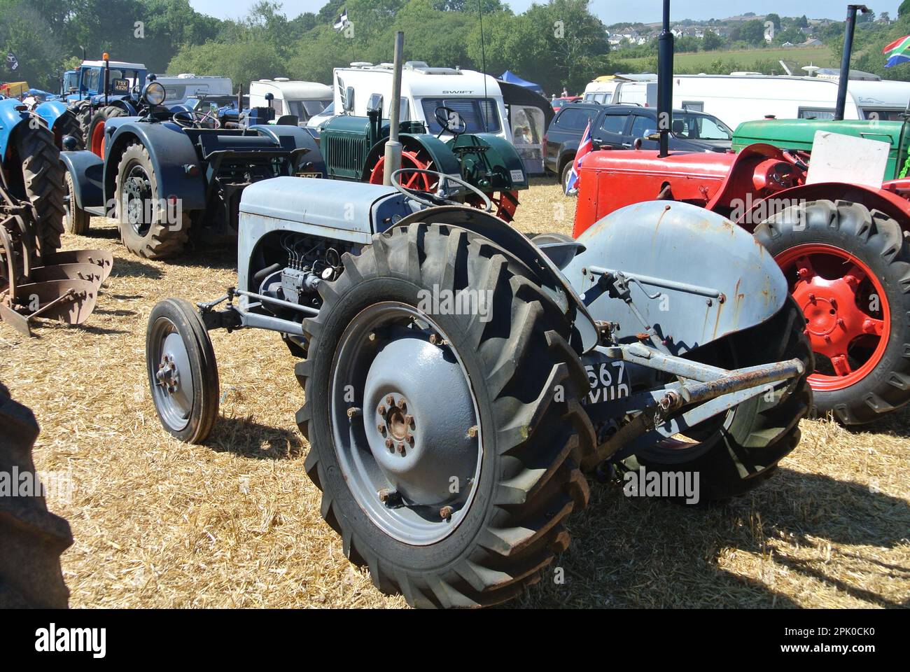 Un tracteur Nuffield 460 1962 est exposé à la Torbay Steam Fair, Devon, Angleterre, Royaume-Uni. Banque D'Images