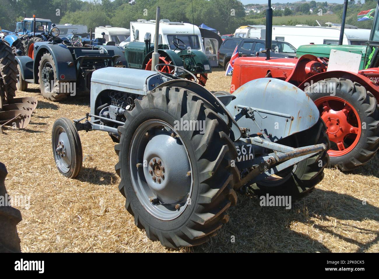 Un tracteur Nuffield 460 1962 est exposé à la Torbay Steam Fair, Devon, Angleterre, Royaume-Uni. Banque D'Images