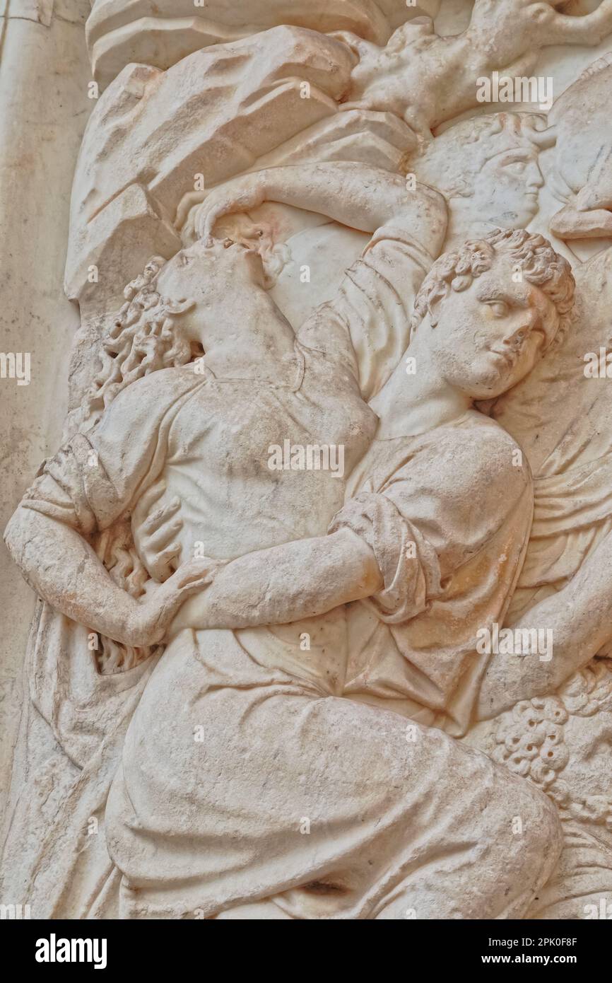 Plinthe décorative du Monument à Giovanni delle Bande Nere à Florence en Italie Banque D'Images