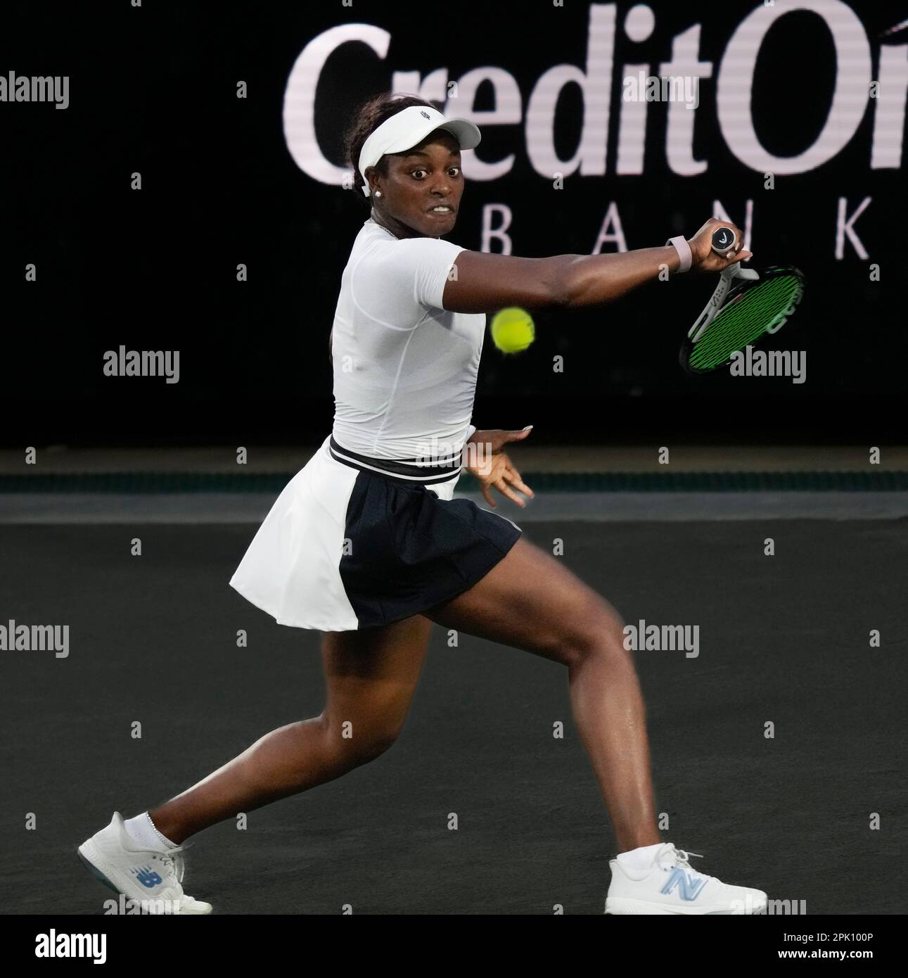 4 avril 2023: Sloane Stephens (Etats-Unis) perd à Victoria Azarenka (BLR), 3-6, 6-3, 6-2 à l'Open de crédit un de Charleston joué au Family Circle tennis Centre à Charleston, Caroline du Sud, {Etats-Unis} © Leslie Billman/Tennisclix/Cal Sport Media Banque D'Images