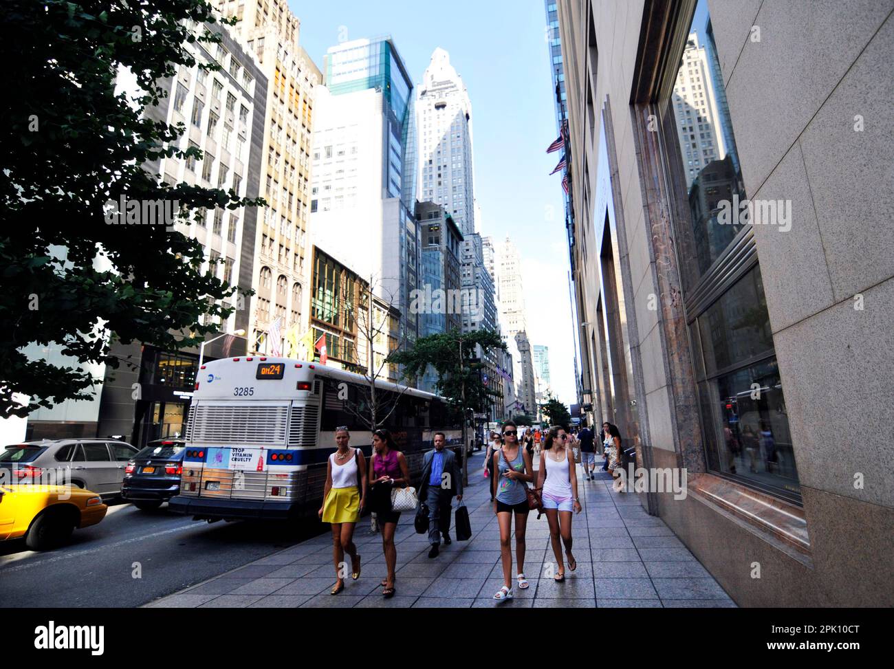 Le vibrant 5th Ave. À Manhattan, New York City, États-Unis. Banque D'Images