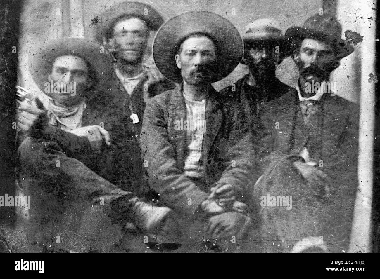 Billy the Kid et Pat Garret avec trois autres - c1880 Banque D'Images