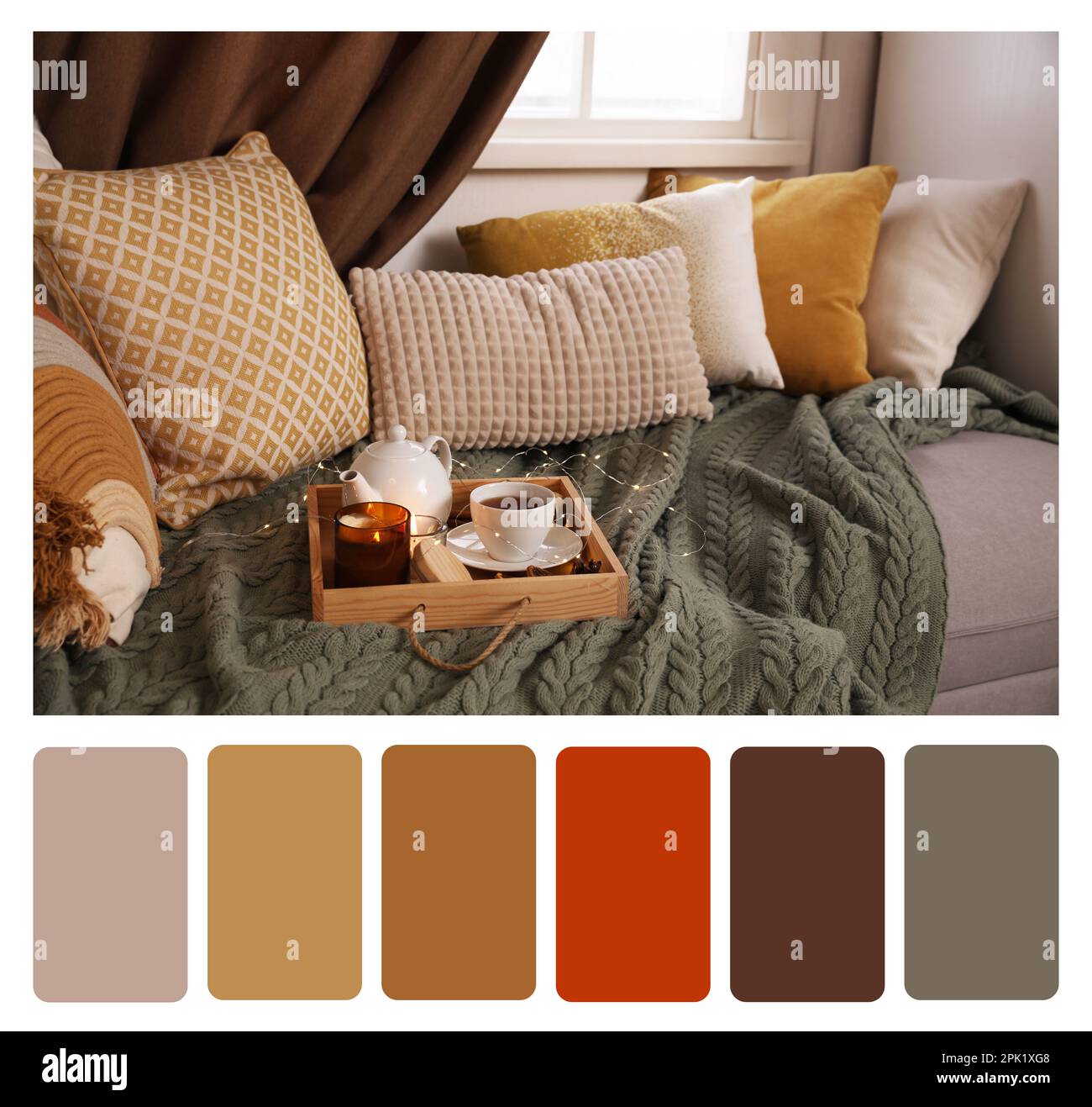 Palette de couleurs et photo du salon confortable avec couverture en maille et oreillers moelleux près de la fenêtre dans la chambre. Collage Banque D'Images