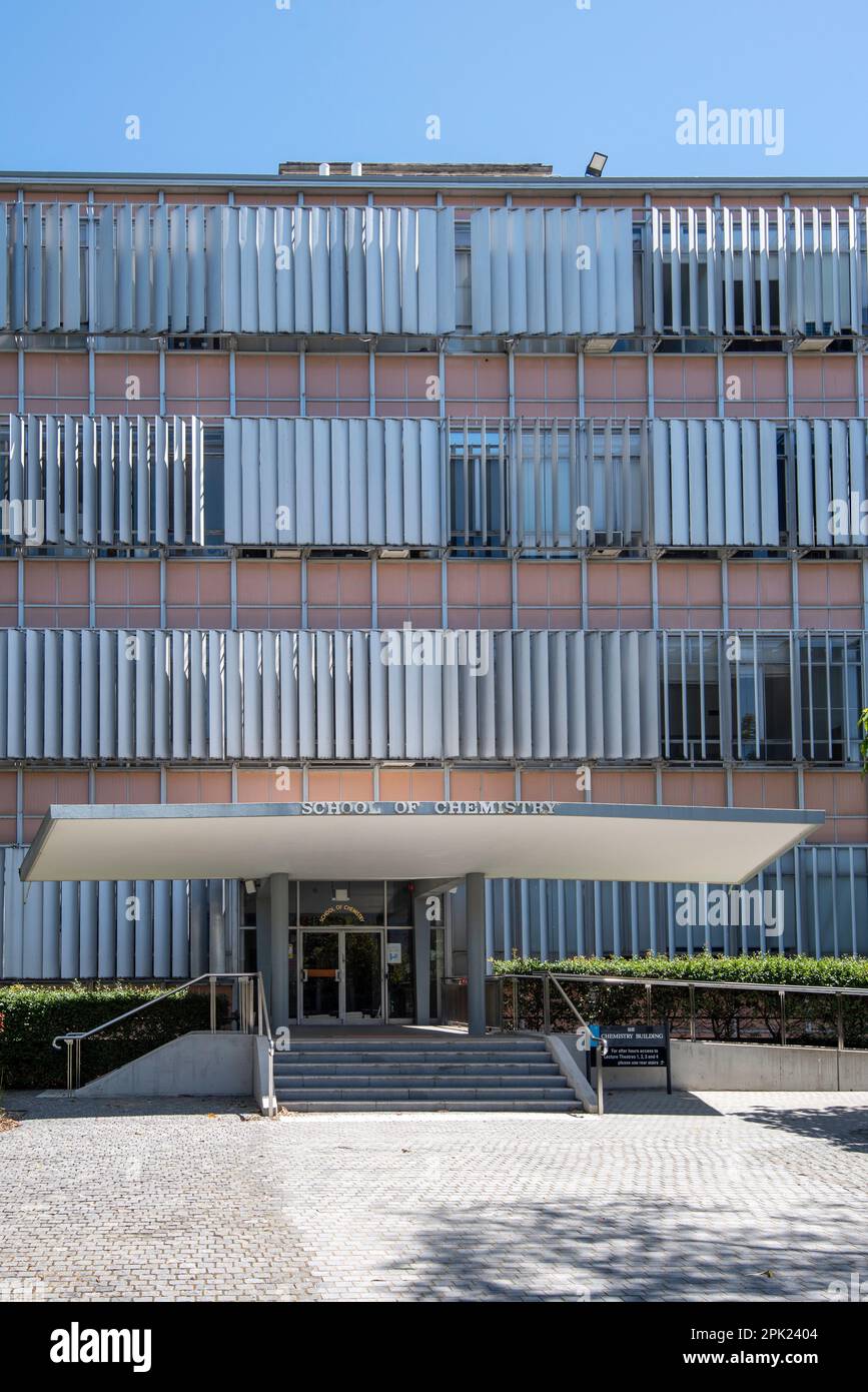 Construit en 1958, Webber et Woolley ont conçu le bâtiment de chimie de l'Université de Sydney, l'un des premiers bâtiments de mur de Curtin en verre d'Australie Banque D'Images