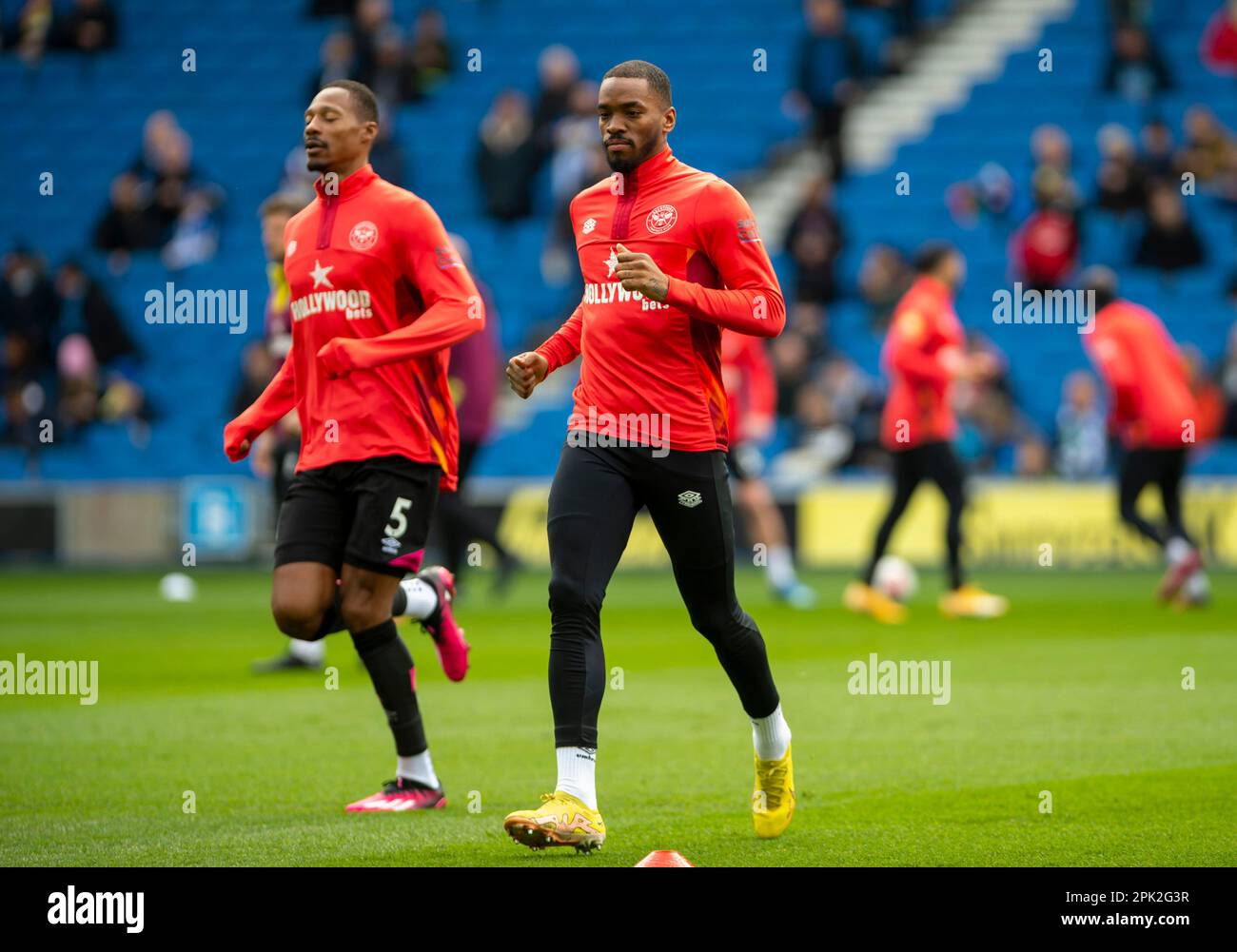 Ivan Toney, de Brentford, se réchauffe avant le match de Brighton et Hove Albion contre Brentford Premier League au stade de la communauté American Express de Brighton. Samedi 1st avril 2023 - Banque D'Images