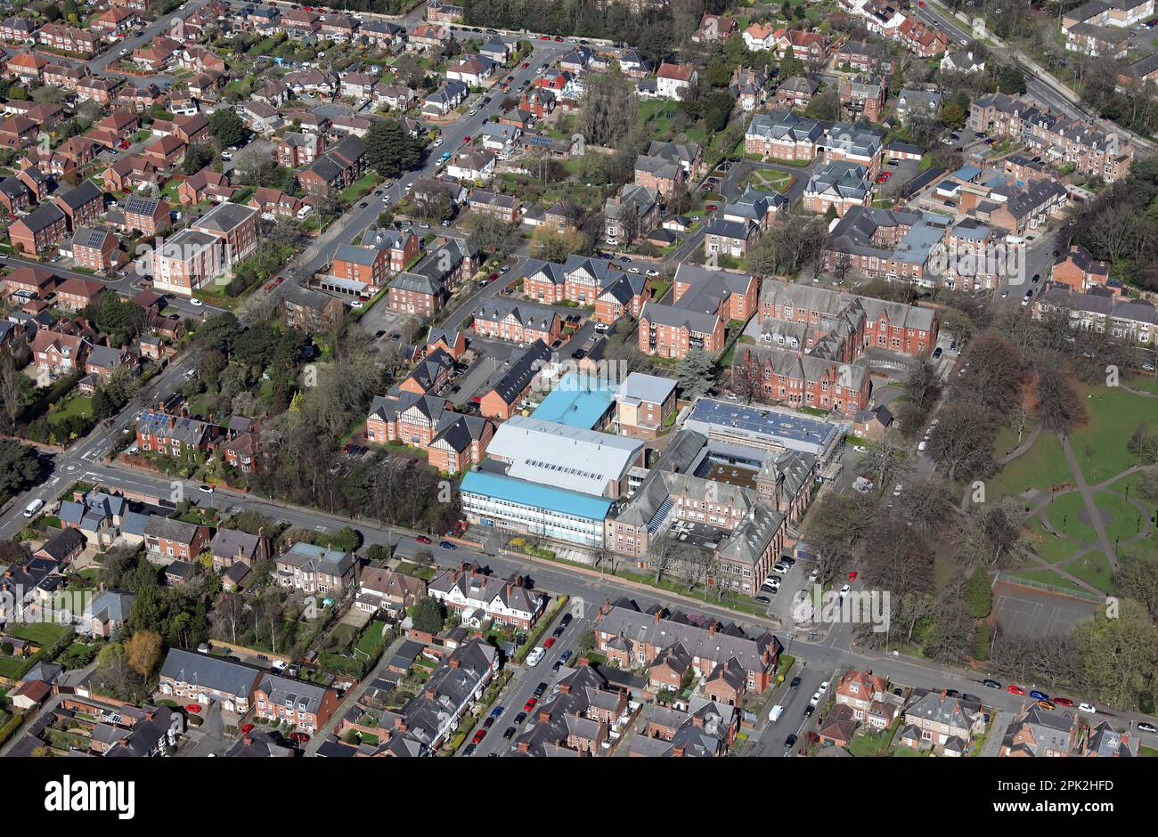 Vue aérienne du Queen Elizabeth Sixth Form College, Darlington, comté de Durham Banque D'Images