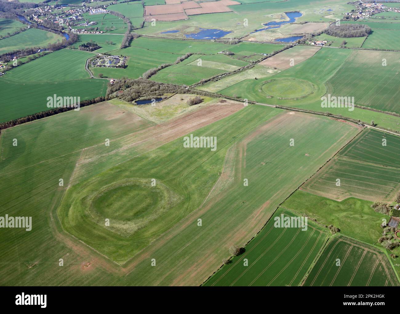 Vue aérienne sur le Thornborough Henges, un monument ancien inhabituel qui comprend les trois henges alignés, West Tanfield près de Ripon, North Yorkshire Banque D'Images