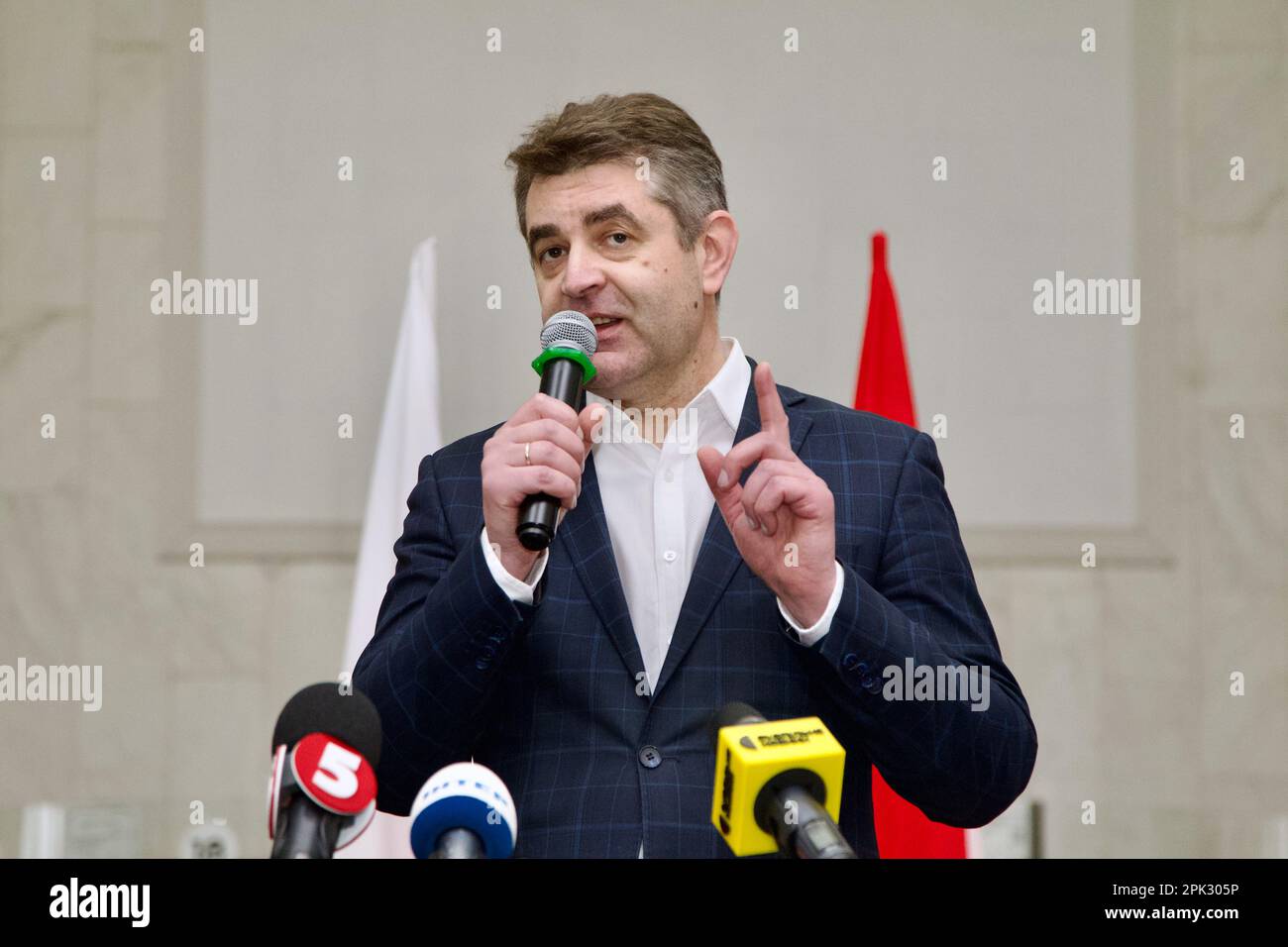 KIEV, UKRAINE - le 5 AVRIL 2023 - le secrétaire d'État du ministère des Affaires étrangères de l'Ukraine Oleksandr Bankov prononce un discours lors du Solidarit Banque D'Images