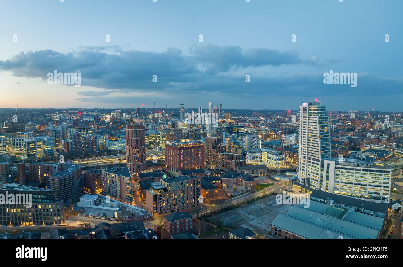 Leeds, UK, Bridgewater place et Leeds City Centre vue aérienne depuis la gare. Yorkshire Angleterre du Nord Royaume-Uni. Banque D'Images