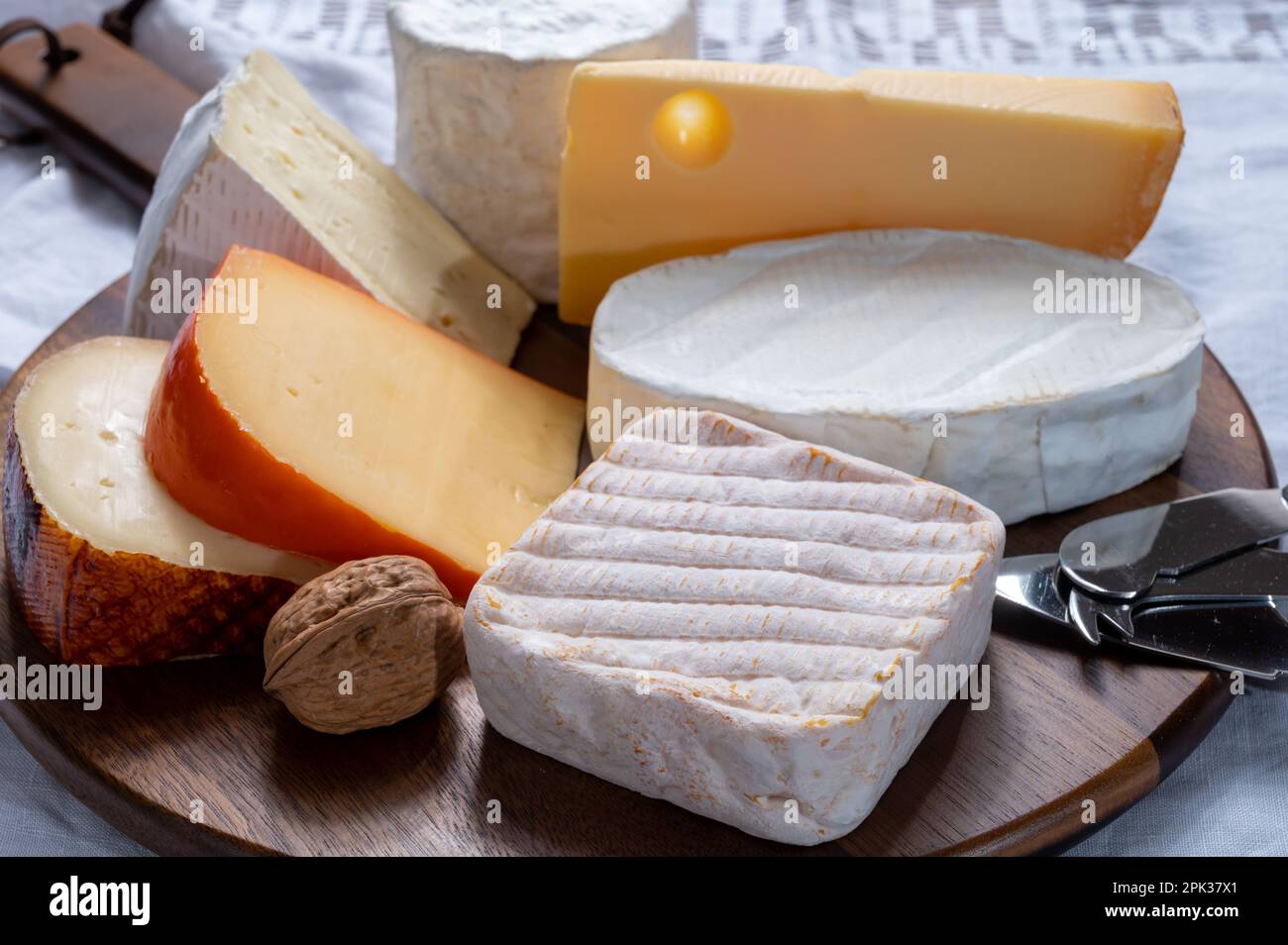 Collection de fromages belges, fromage de lait de vache jaune tendre — free download