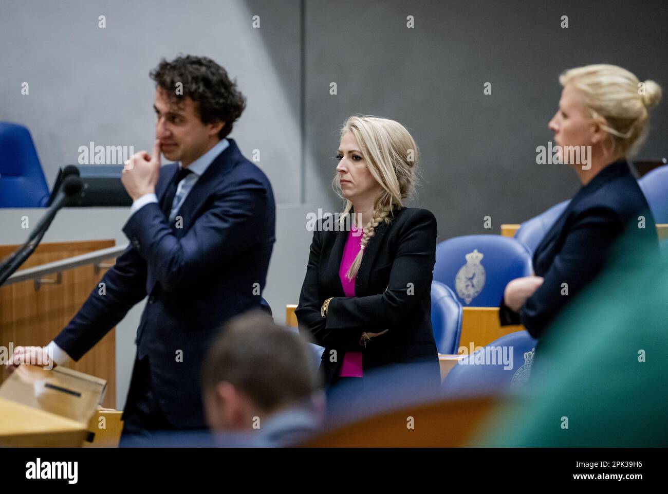 LA HAYE - Jesse Klaver (GroenLinks), Lilian Marijnissen (SP) et Attje Kuiken (D66) lors du débat à la Chambre des représentants sur les résultats des élections au Conseil provincial. ANP SEM VAN DER WAL pays-bas sortie - belgique sortie Banque D'Images