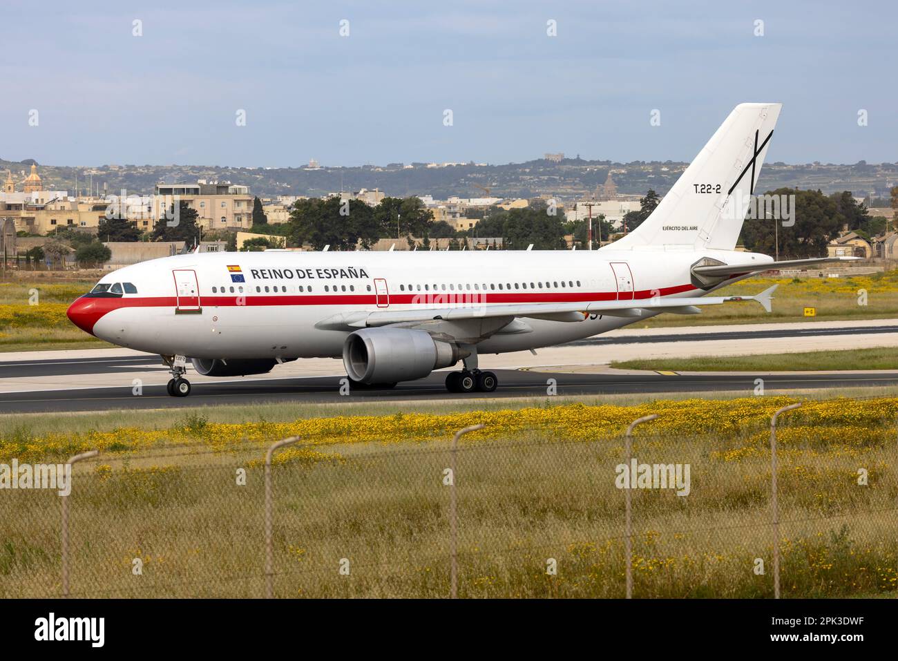 Airbus A310-304 de la Force aérienne espagnole (REG: T.22-2) revenant d'une visite officielle à Malte. Banque D'Images