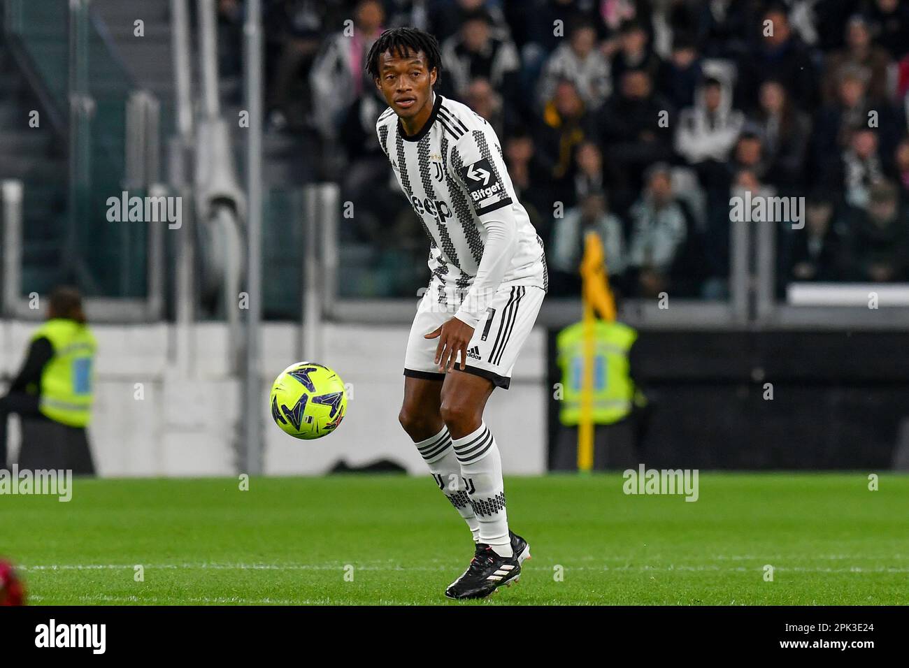 Juan Cuadrado de Juventus FC en action pendant le match de football de la coupe d'Italie entre Juventus FC et FC Internazionale au stade Juventus de Turin (ITA Banque D'Images Juan Cuadrado de Juventus FC en action pendant le match de football de la coupe d'Italie entre Juventus FC et FC Internazionale au stade Juventus de Turin (ITA Banque D'Images