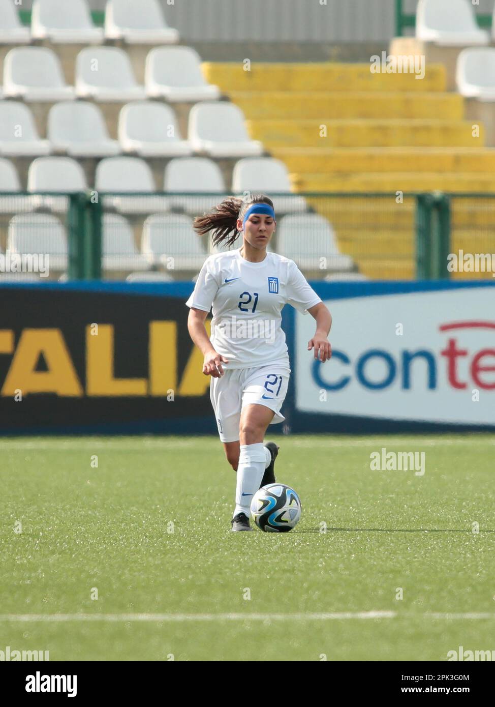 Stefania Stergiouli de Grèce U19 lors du Championnat européen des femmes U19 2023, Round 2, match de football entre, GRECE U19 femmes et Italie U19 femmes, le 05 avril 2023, au stade ‘Silvio Piola, Vrcelli, Italie. Photo Nderim Kaceli Banque D'Images