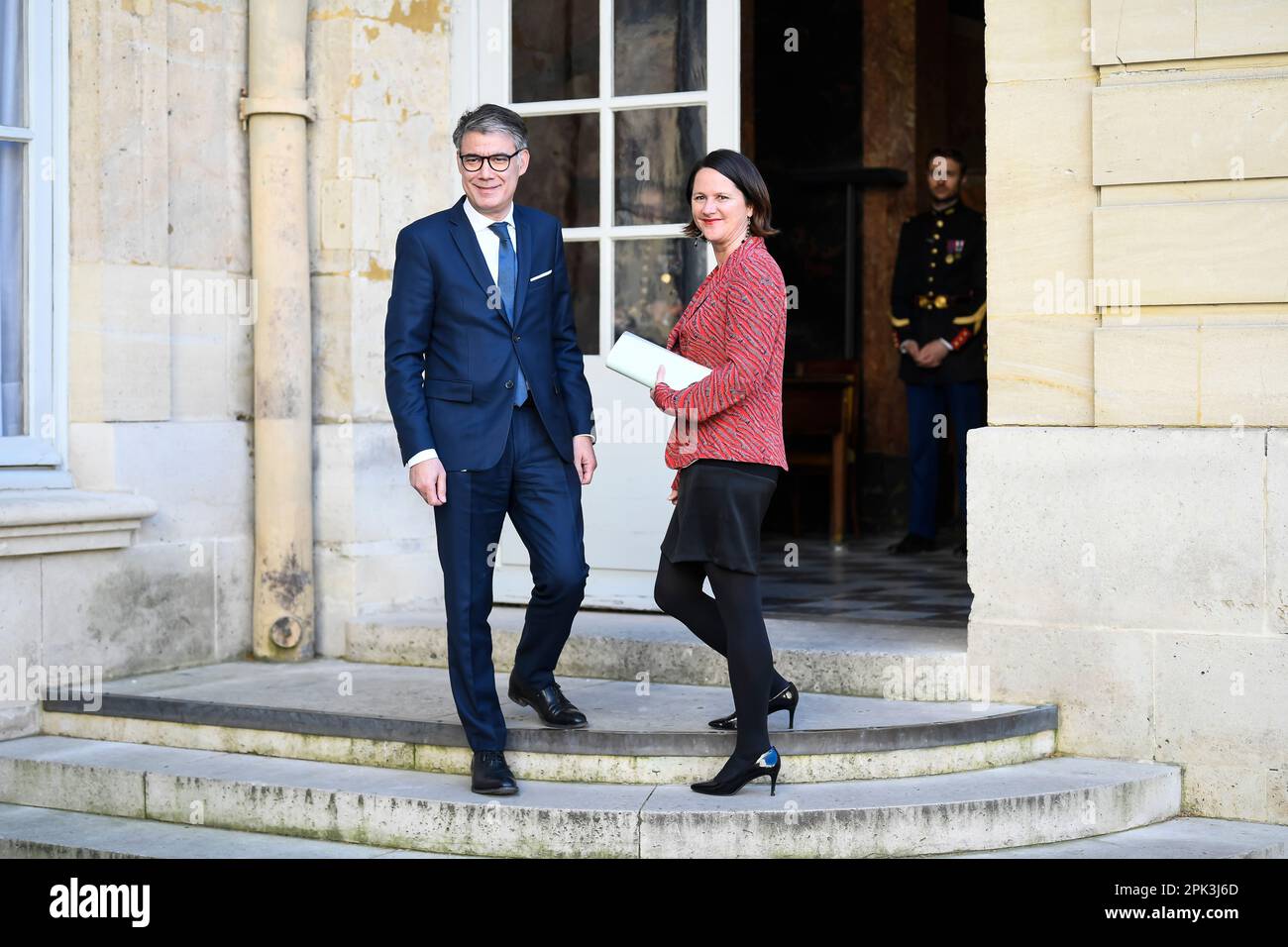 Paris, France. 04th avril 2023. Olivier FAURE, premier secrétaire du Parti socialiste (PS), et Johanna ROLLAND lors d'une rencontre avec le Premier ministre français à l'Hôtel Matignon, sur 4 avril 2023 à Paris, France. Crédit : Victor Joly/Alamy Live News Banque D'Images