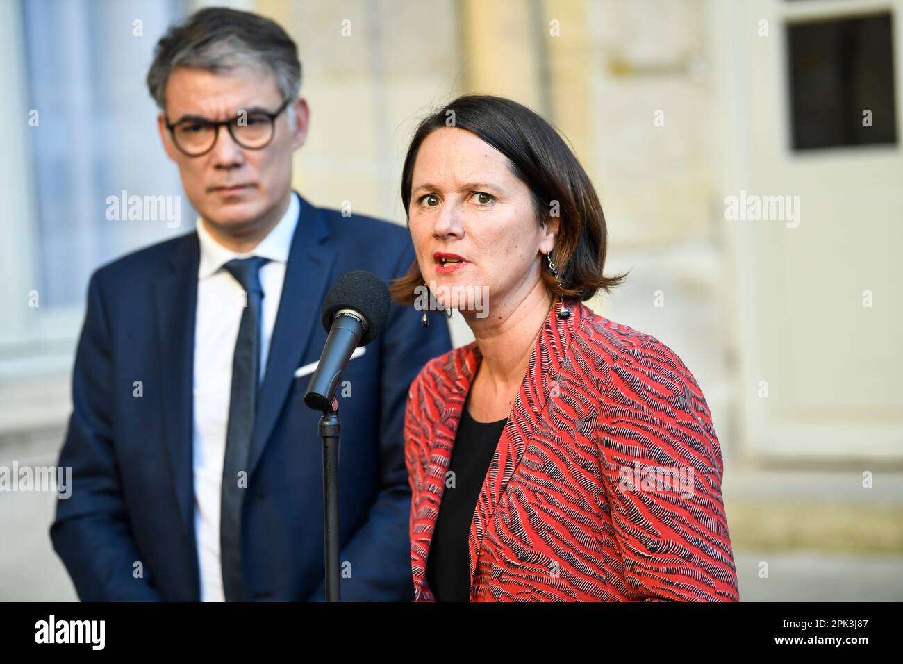 Paris, France. 04th avril 2023. Olivier FAURE, premier secrétaire du Parti socialiste (PS), et Johanna ROLLAND lors d'une rencontre avec le Premier ministre français à l'Hôtel Matignon, sur 4 avril 2023 à Paris, France. Crédit : Victor Joly/Alamy Live News Banque D'Images