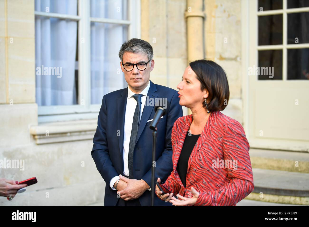 Paris, France. 04th avril 2023. Olivier FAURE, premier secrétaire du Parti socialiste (PS), et Johanna ROLLAND lors d'une rencontre avec le Premier ministre français à l'Hôtel Matignon, sur 4 avril 2023 à Paris, France. Crédit : Victor Joly/Alamy Live News Banque D'Images