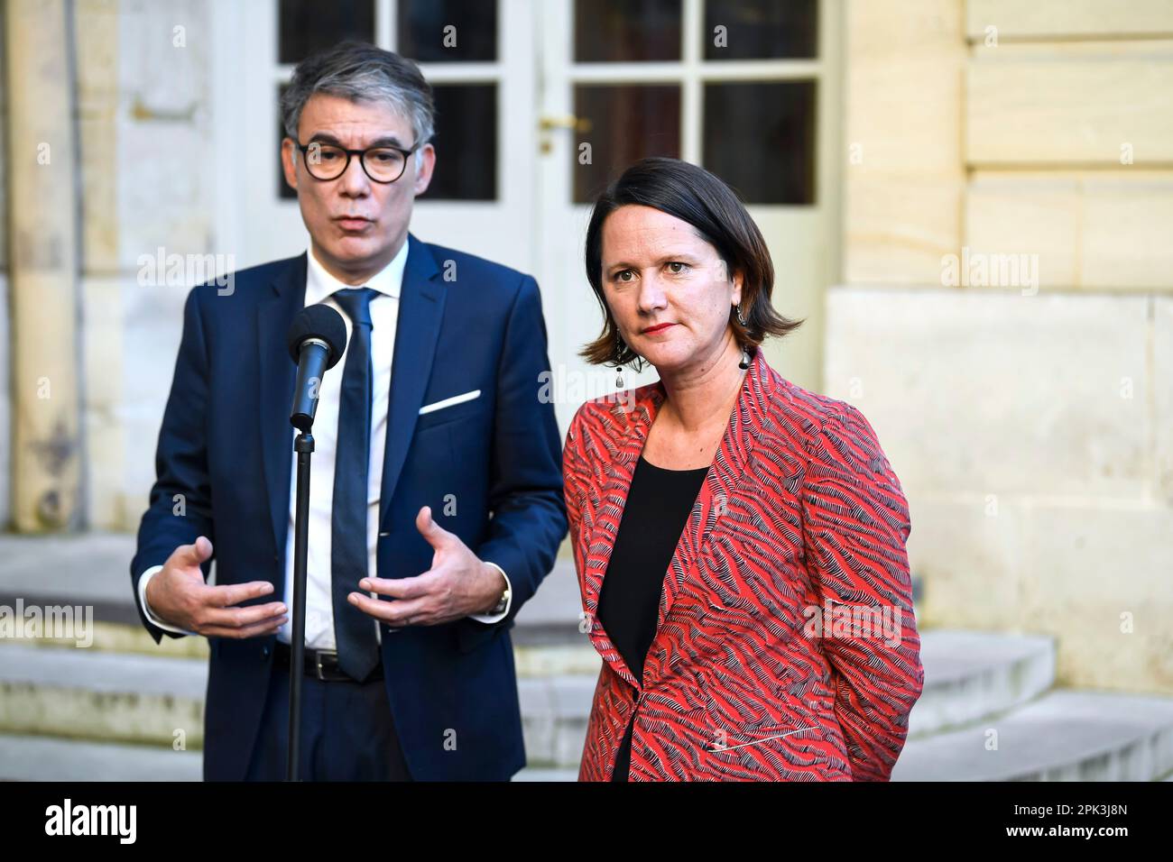 Paris, France. 04th avril 2023. Olivier FAURE, premier secrétaire du Parti socialiste (PS), et Johanna ROLLAND lors d'une rencontre avec le Premier ministre français à l'Hôtel Matignon, sur 4 avril 2023 à Paris, France. Crédit : Victor Joly/Alamy Live News Banque D'Images