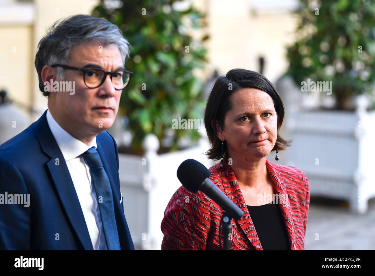 Paris, France. 04th avril 2023. Olivier FAURE, premier secrétaire du Parti socialiste (PS), et Johanna ROLLAND lors d'une rencontre avec le Premier ministre français à l'Hôtel Matignon, sur 4 avril 2023 à Paris, France. Crédit : Victor Joly/Alamy Live News Banque D'Images