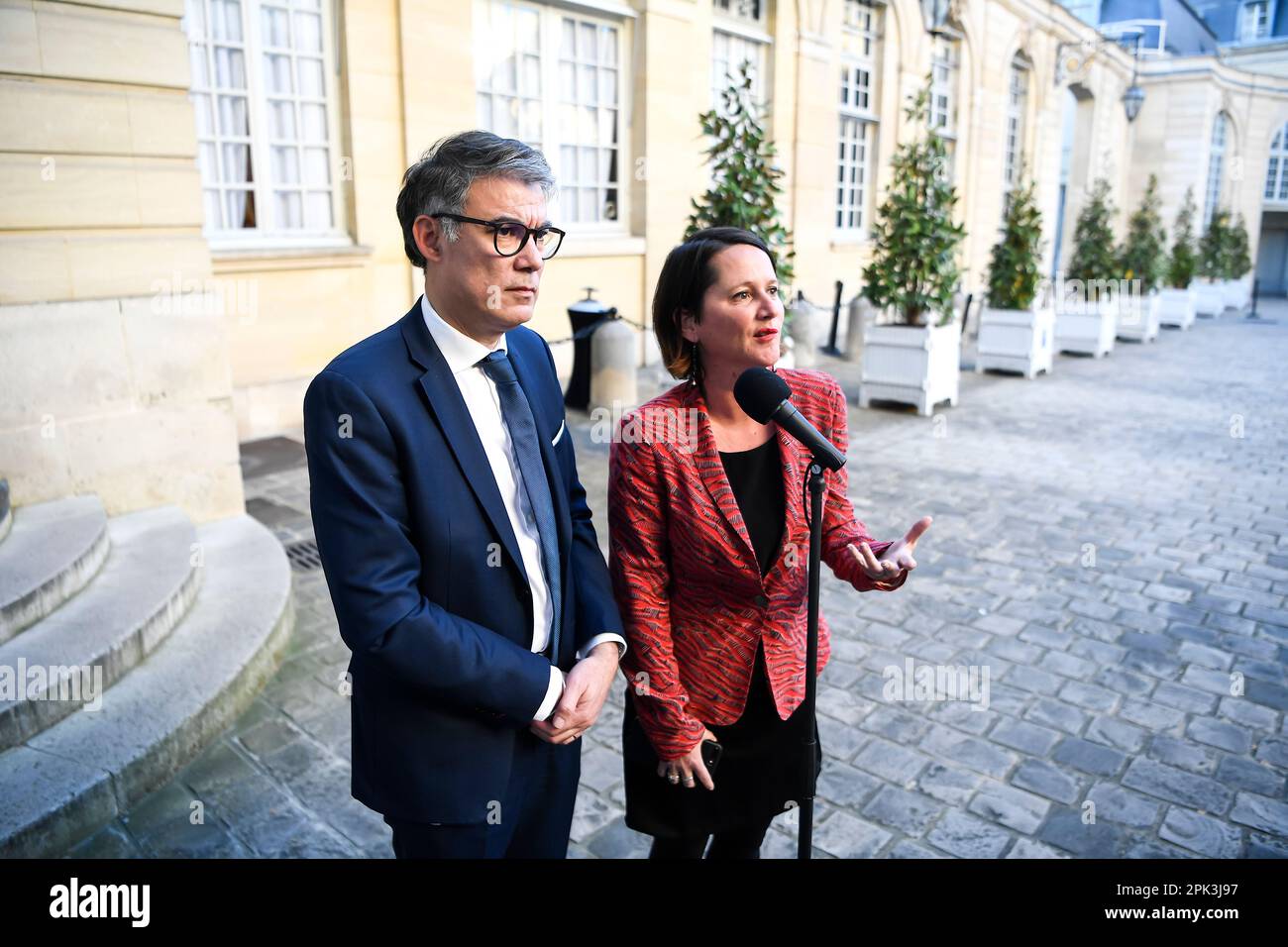 Paris, France. 04th avril 2023. Olivier FAURE, premier secrétaire du Parti socialiste (PS), et Johanna ROLLAND lors d'une rencontre avec le Premier ministre français à l'Hôtel Matignon, sur 4 avril 2023 à Paris, France. Crédit : Victor Joly/Alamy Live News Banque D'Images