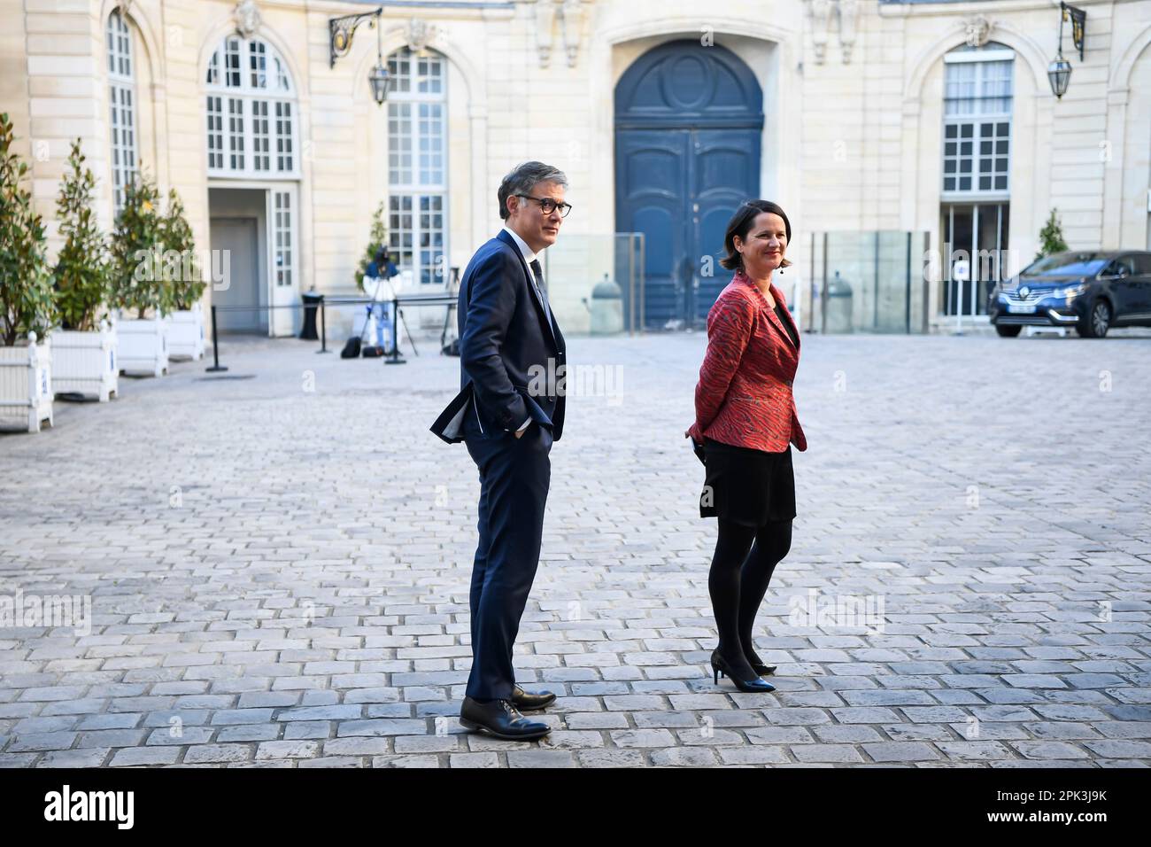 Paris, France. 04th avril 2023. Olivier FAURE, premier secrétaire du Parti socialiste (PS), et Johanna ROLLAND lors d'une rencontre avec le Premier ministre français à l'Hôtel Matignon, sur 4 avril 2023 à Paris, France. Crédit : Victor Joly/Alamy Live News Banque D'Images