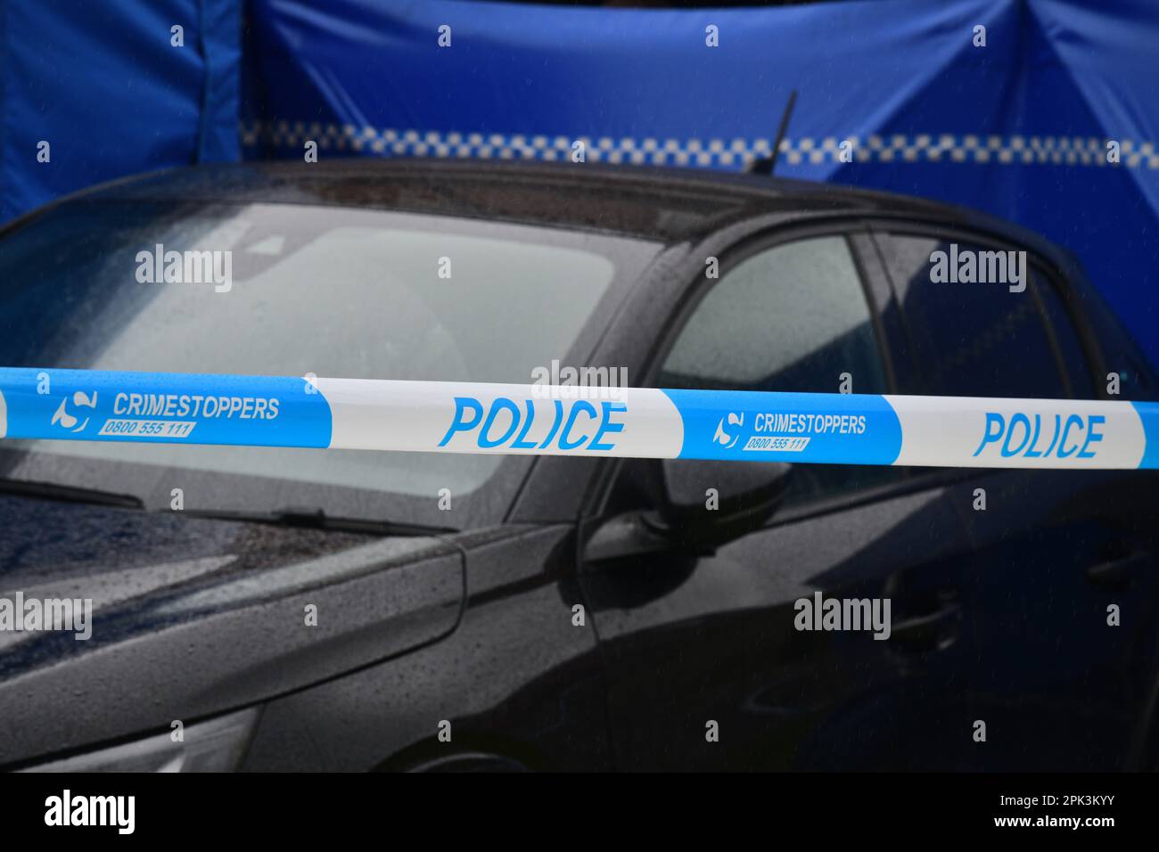 Glasgow, Écosse, Royaume-Uni, 05 avril 2023. L'activité de la police à l'extérieur de la maison du Parti national écossais ancien chef de l'exécutif Peter Murrell crédit SST/alamy nouvelles en direct Banque D'Images