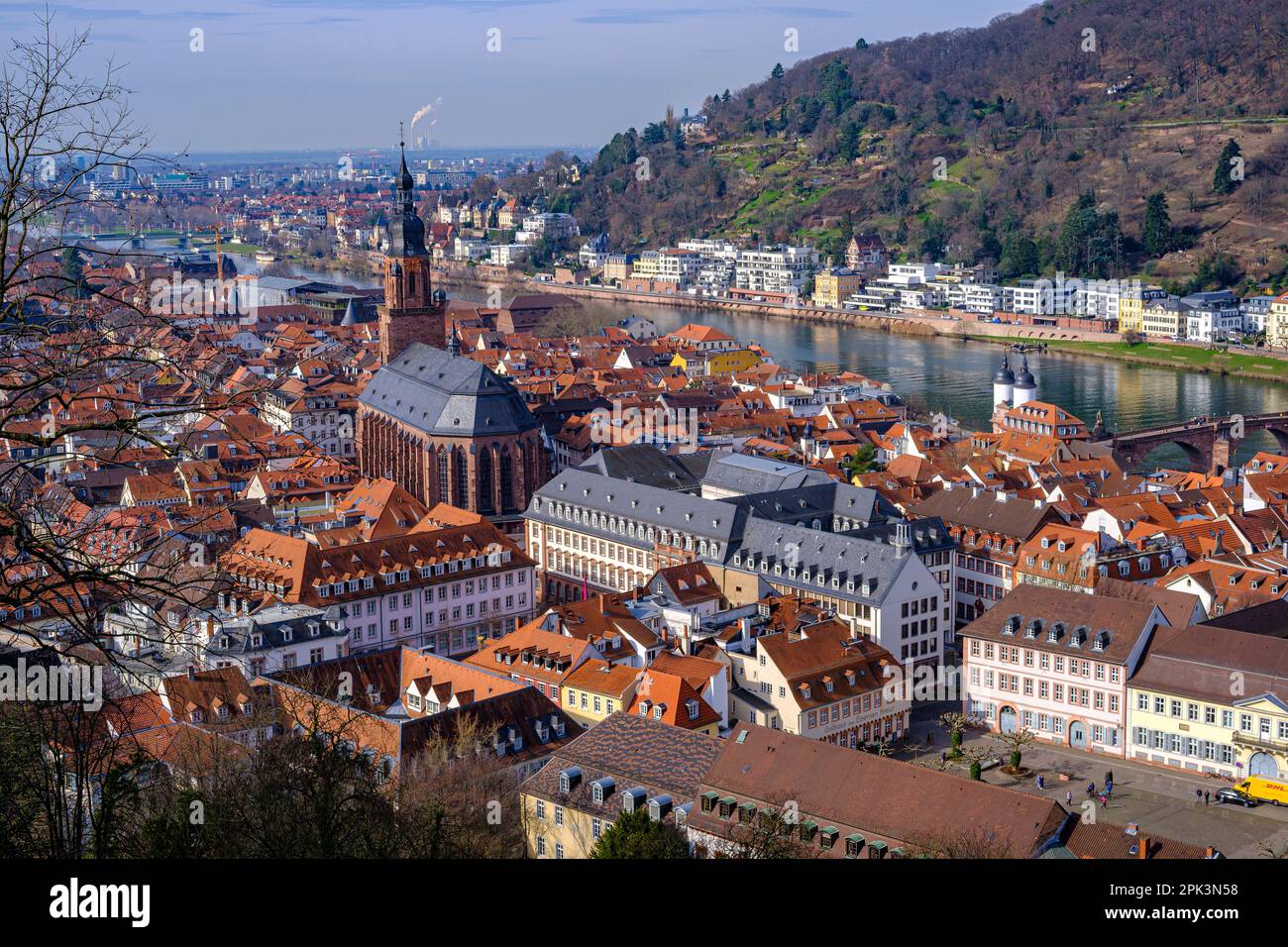 Vue panoramique depuis les ruines du château de Heidelberg sur la vieille ville historique et le fleuve Neckar, Heidelberg, Bade-Wurtemberg, Allemagne, Europe. Banque D'Images