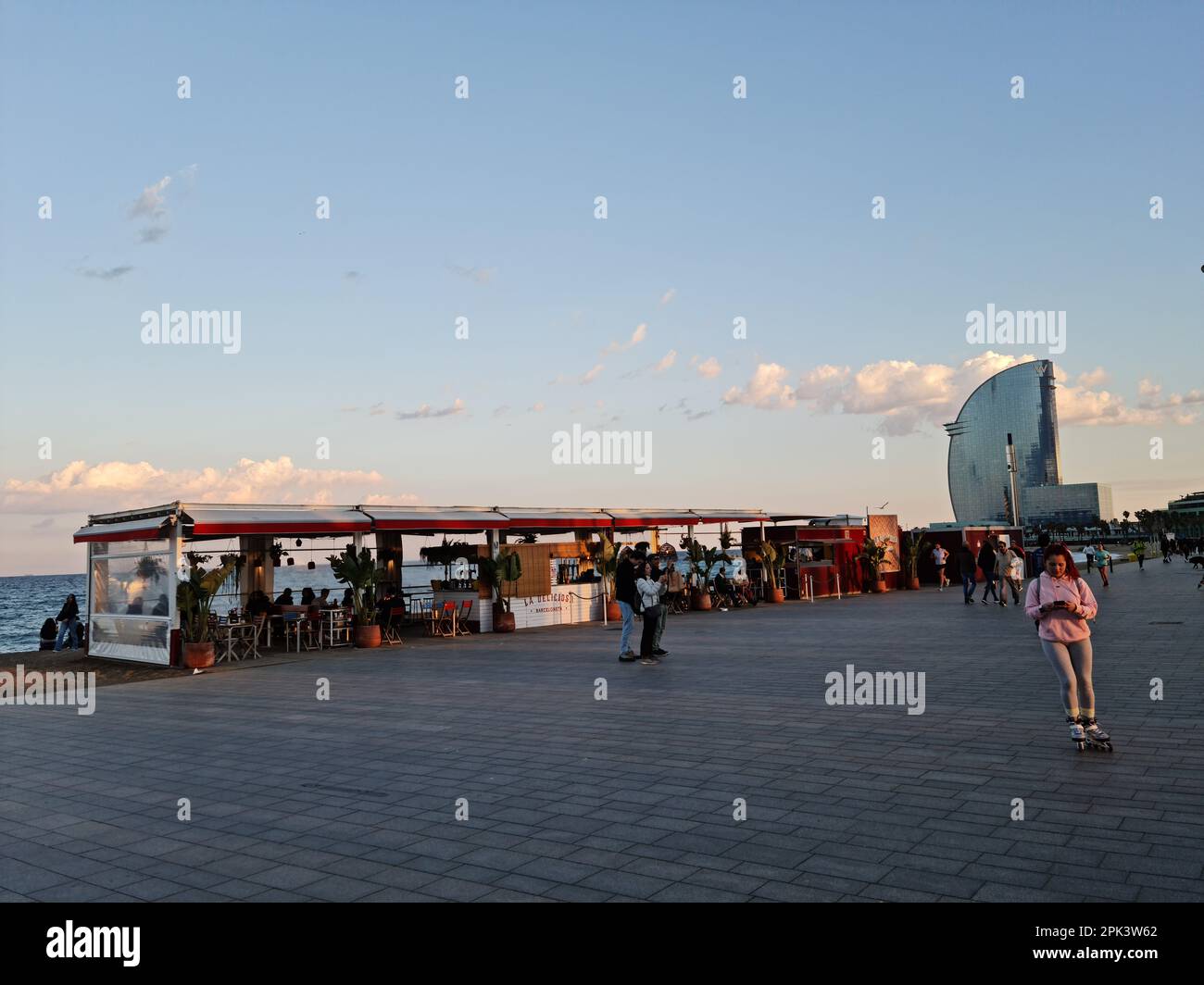 Passeig del Mare Nostrum. Barceloneta, Barcelone, Catalogne, Espagne. Banque D'Images
