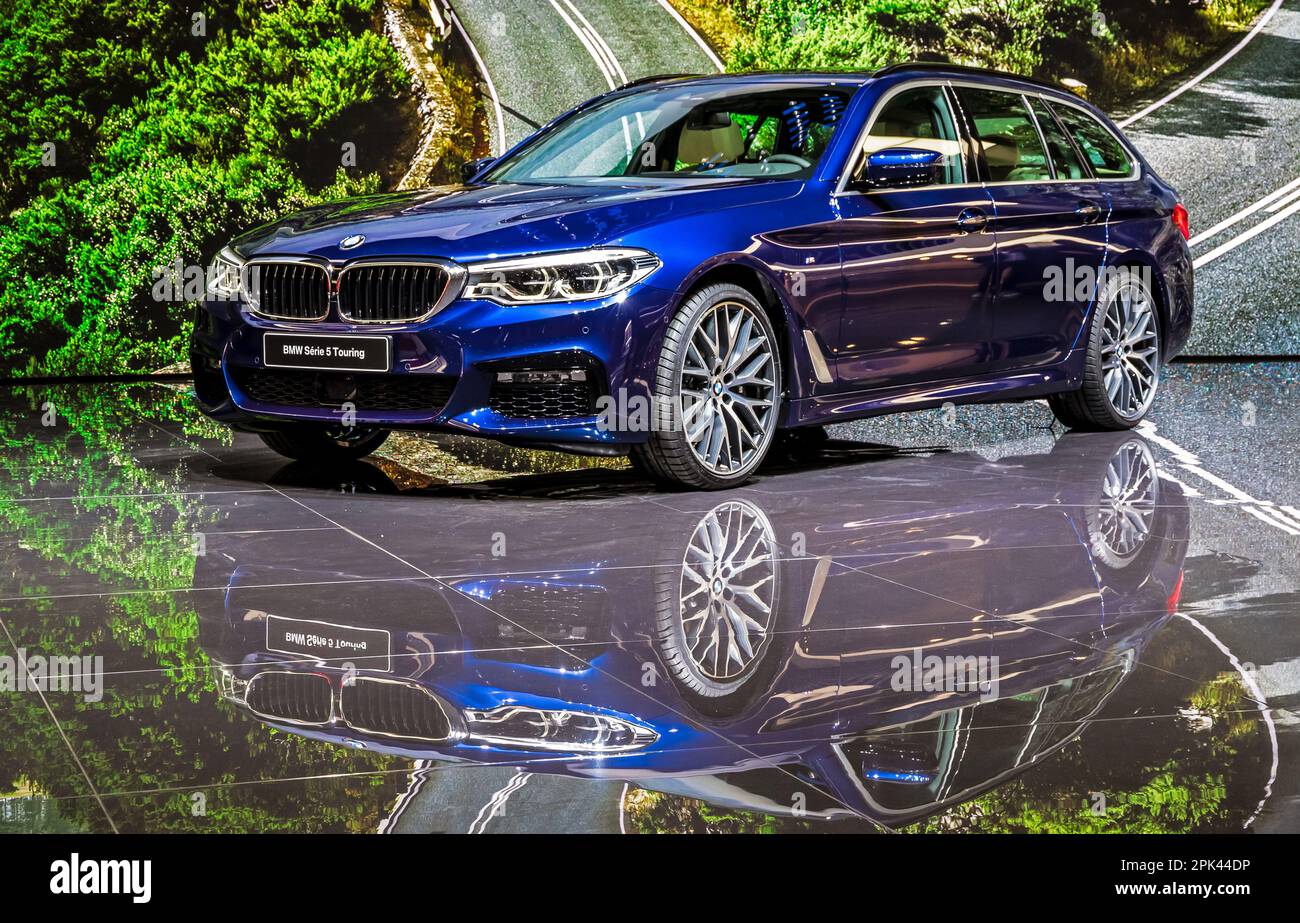 BMW série 5 (G31) Touring voiture présentée au salon international de  l'automobile de Genève 87th. Suisse - 7 mars 2017 Photo Stock - Alamy