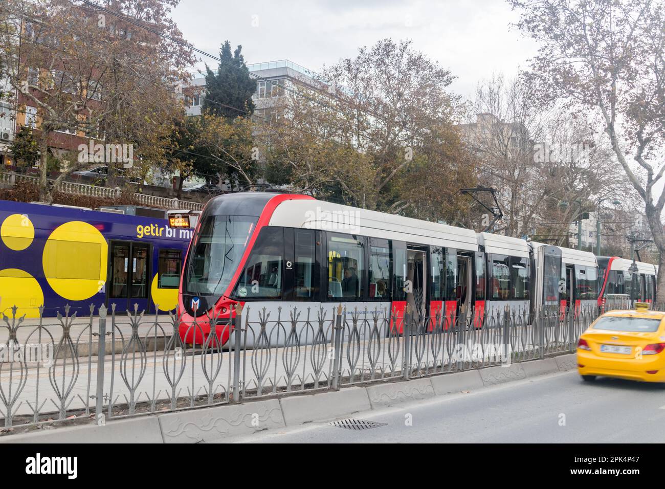 Istanbul, Turquie - 11 décembre 2022: Tram à Istanbul. Banque D'Images