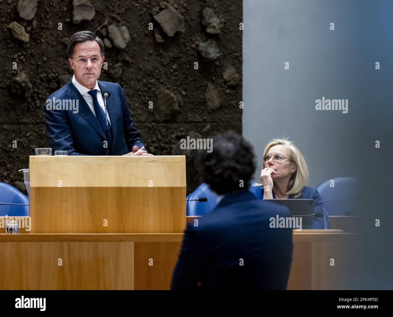 LA HAYE - le Premier ministre Mark Rutte et Sigrid Kaag (D66) lors du débat à la Chambre des représentants sur les résultats des élections pour le Conseil provincial. ANP REMKO DE WAAL pays-bas hors - belgique hors Banque D'Images