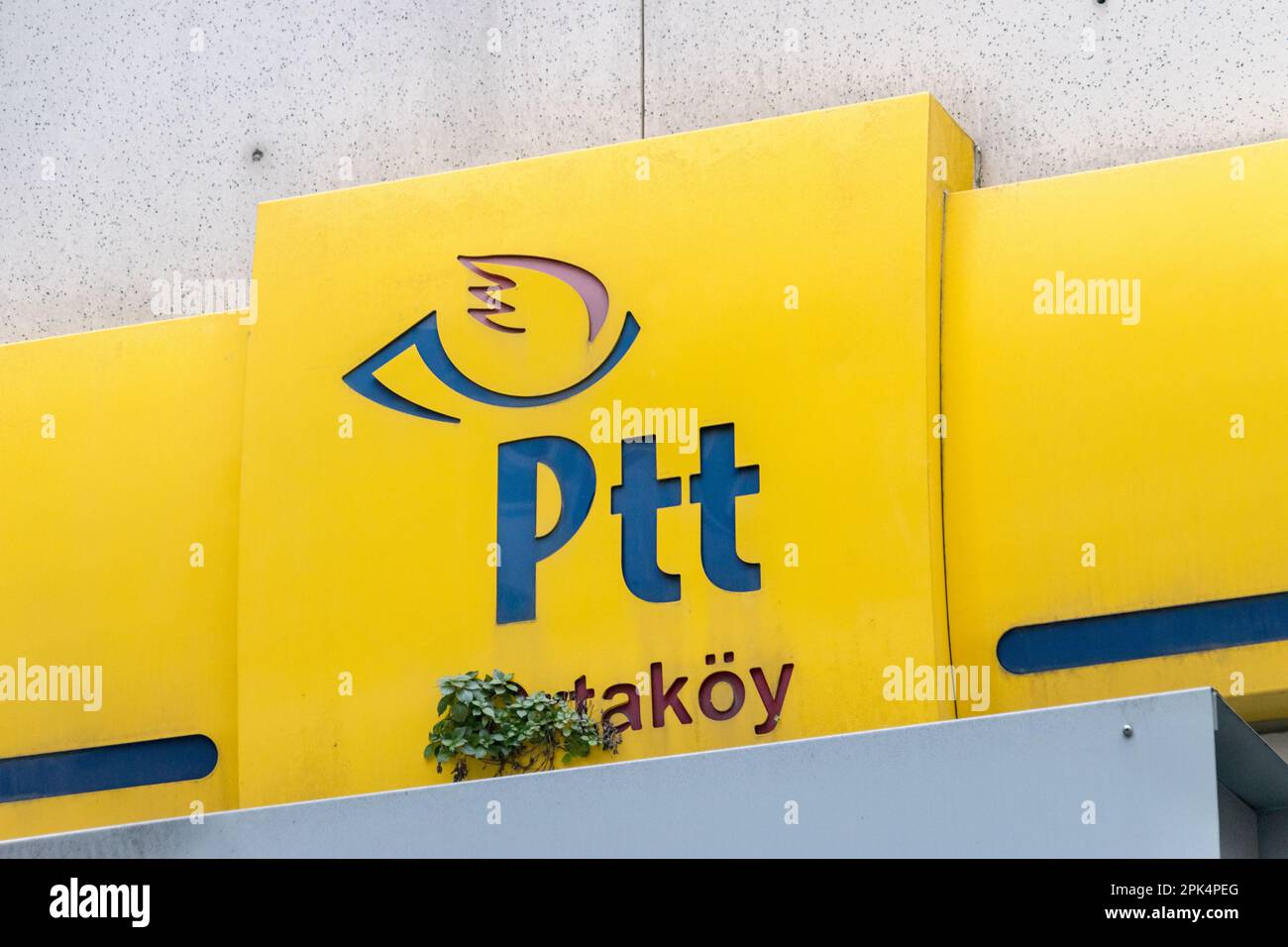 Istanbul, Turquie - 11 décembre 2022: Logo de PTT (Posta ve Telgraf  Teskilati), Agence de poste et de télégraphe Photo Stock - Alamy