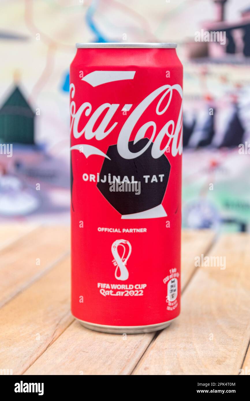 Istanbul, Turquie - 10 décembre 2022: Boîte spéciale de Coca-Cola pendant  la coupe du monde de la FIFA au Qatar 2022 Photo Stock - Alamy