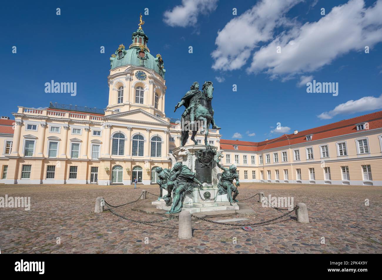 Palais de Charlottenburg et statue du grand électeur Friedrich Wilhelm - Berlin, Allemagne Banque D'Images