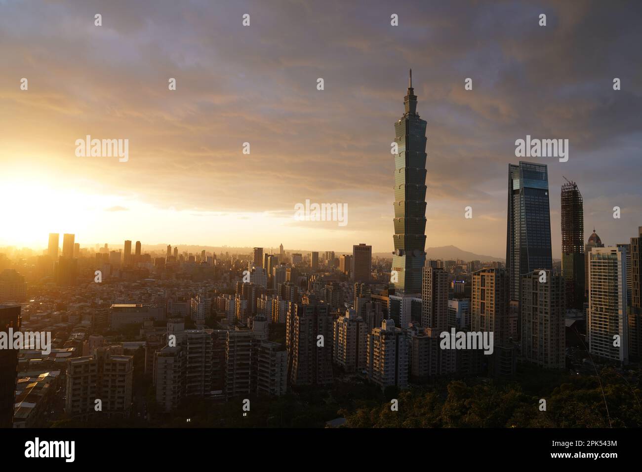 Le bâtiment de 101 de Taipei vu de la colline de l'éléphant à Taipei, Taïwan Banque D'Images