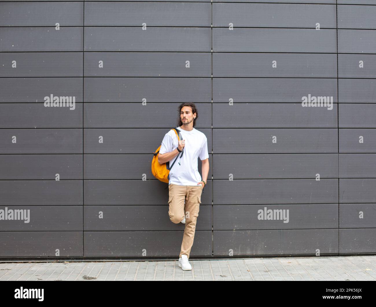 homme à cheveux longs Banque D'Images