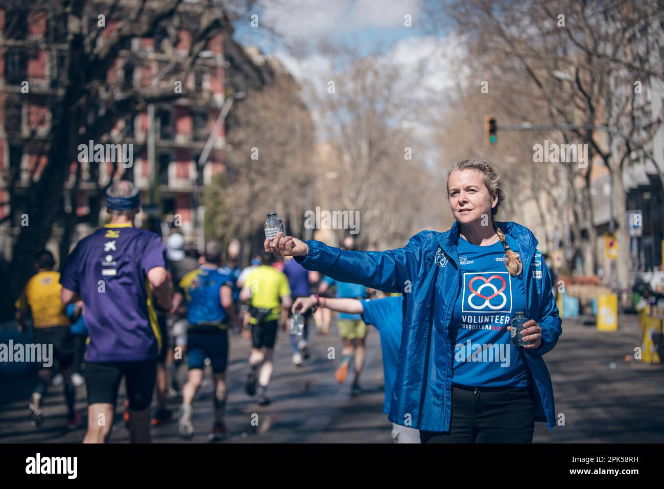 Volontaires au Marathon de Barcelone 2023. Banque D'Images