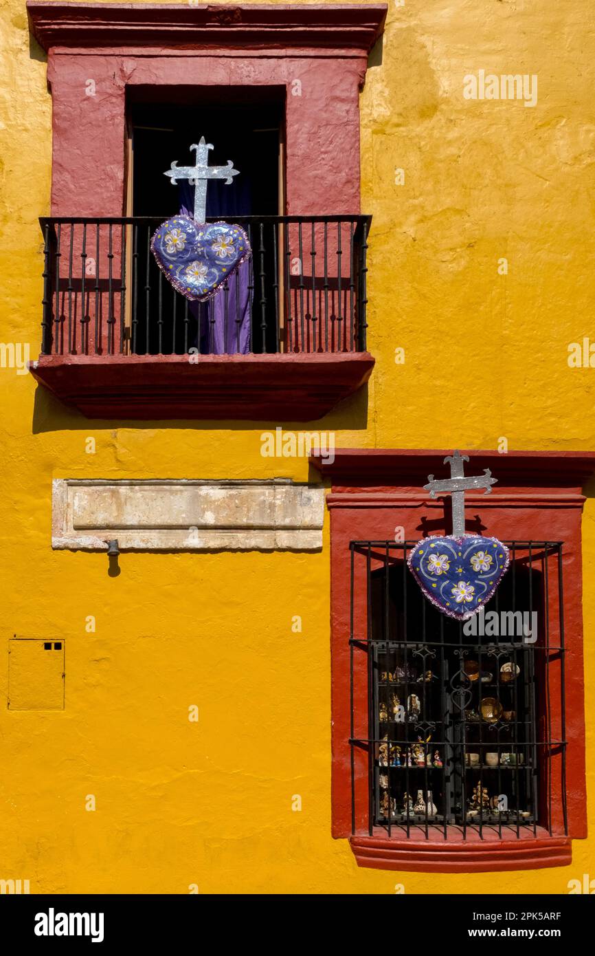 Décorations de Pâques sur la célèbre rue piétonne de Macédoine Alcala, centre historique de la ville d'Oaxaca, Mexique Banque D'Images