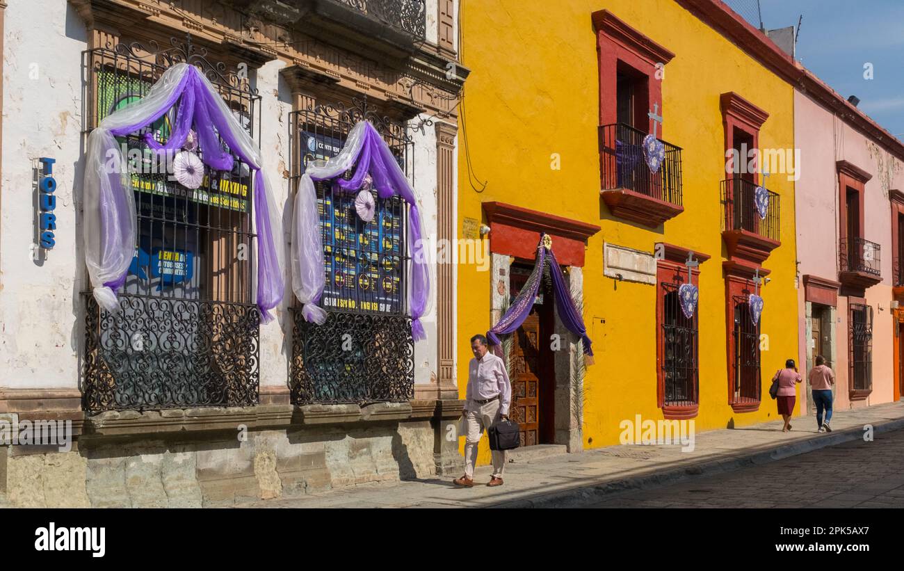 Décorations de Pâques sur la célèbre rue piétonne de Macédoine Alcala, centre historique de la ville d'Oaxaca, Mexique Banque D'Images