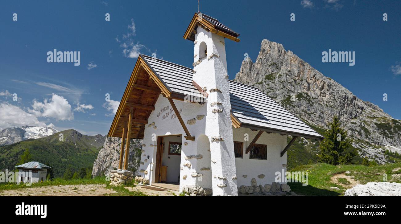 Eglise du col de Falzarego dans les Dolomites, Italie Banque D'Images