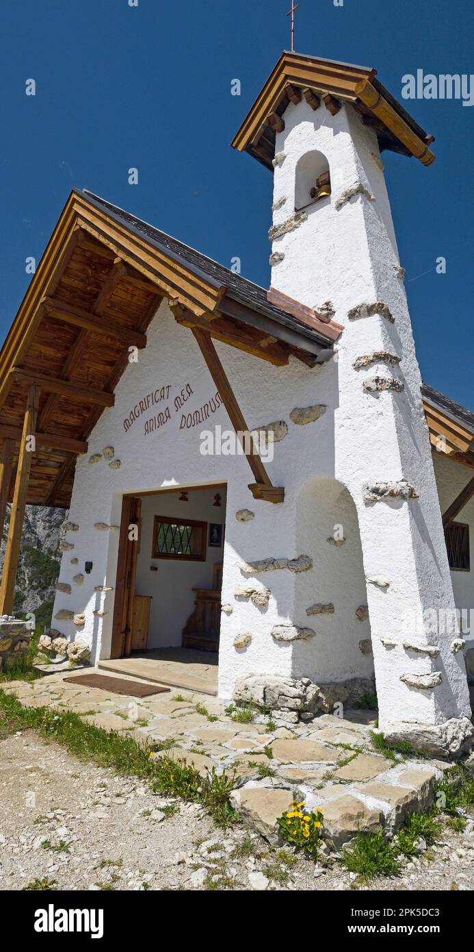 Eglise du col de Falzarego dans les Dolomites, Italie Banque D'Images