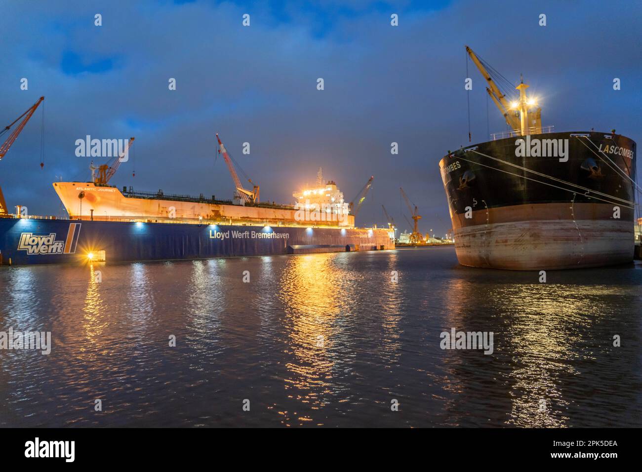 Lloyd Werft, quai sec, cargo Atlantic Journey, chantier naval dans le port d'outre-mer de Bremerhaven, Brême, Allemagne Banque D'Images